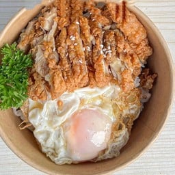 ข้าวหน้าไก่กรอบ ไข่ดาว