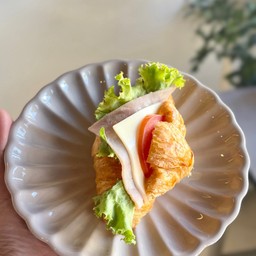 ครัวซองแฮมชีส