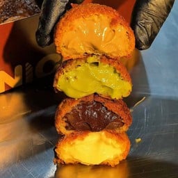 รวมรส 15 ชิ้น Cream Puff (วานิลา , ช็อกโกแลต , ลาเต้ , มัทฉะ)