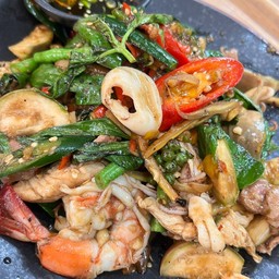 ผัดขี้เมาราดข้าว