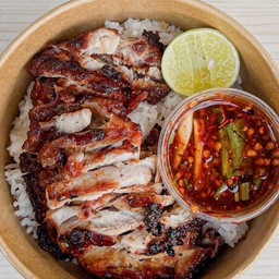 ข้าวหน้า ไก่ย่างแจ่ว