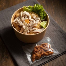 หมี่ไก่ฉีกใกล้ฉัน