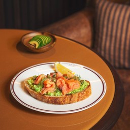 แซนวิชแซลมอน และอโวคาโด