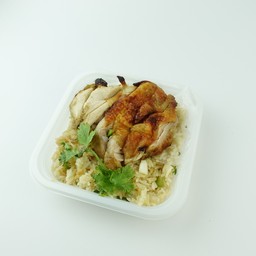 ข้าวผัดกระเทียมไก่ย่าง