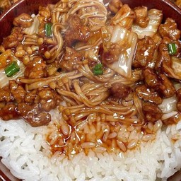 เห็ดเข็มทองผัดผักกาดขาว ใส่หมูสับ ซอสรสเข้มข้น ราดข้่าวสวยร้อยๆ อร่อยๆ