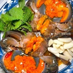 ยำปูไข่ดอง