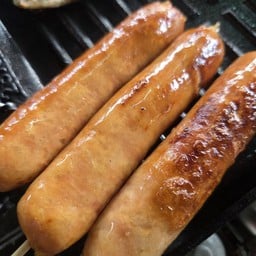 ไส้กรอกอีสานย่างไม่เปรี้ยว+น้ำจิ้มแดง ชุดละ3ไม้