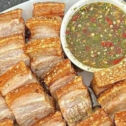 หมูกรอบน้ำจิ้ม ซีฟู๊ด เย็นตาโฟตาโย่ง