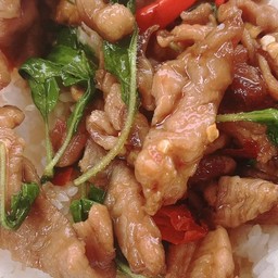 กระเพราหมูชิ้น