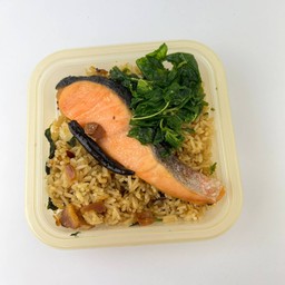 ข้าวกะเพราสเต็กแซลมอน