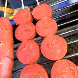 ลูกชิ้นปิ้ง มิสรูบี้เร้ด ตลาดนัดจตุจักร