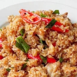 ข้าวผัดพริกแกงไก่คลุกกระทะ(ไข่ดาว)