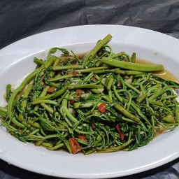 กระเฉดผัดไฟแดง