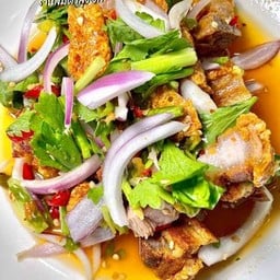 ยำหมูกรอบ