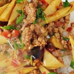 ข้าวกระเพราหมูสับหน่อไม้