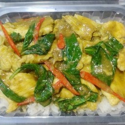 ข้าวราดผัดพริกแกงเขียวหวาน