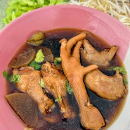 ก๋วยเตี๋ยวไก่ตุ๋นมะระ ครัวกรรณิการ์