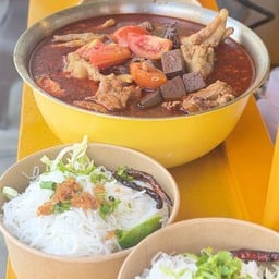 ขนมจีนน้ำเงี้ยว - กระเพาะปลา by KK สาขาหน้า7-11ไปรษณีย์ อินทรคีรี แม่สอด