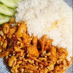 ข้าวไก่ทอดกระเทียม