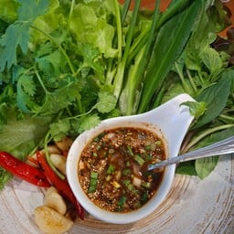 ชุดผักแนมสไตล์อีสาน + น้ำจิ้มแจ่ว