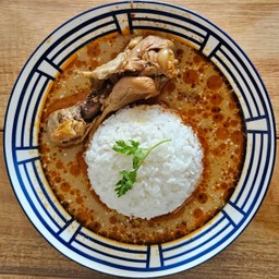 ข้าวราดแกงน้ำข้าวซอยไก่