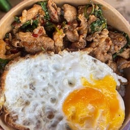 กะเพราพริกแห้ง ตลาดสะพานสี่ -