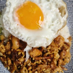ข้าวไก่ทอดกระเทียม+ไข่ดาว