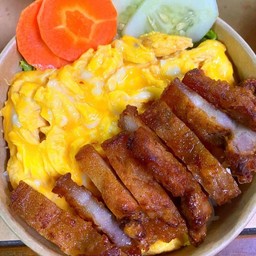 ข้าวไข่ข้นหมูสามชั้นทอด