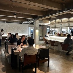 moder, fine yet comfortable