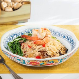 เส้นหมี่ผัดผักกระเฉดกุ้ง