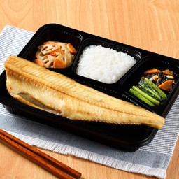 ไซส์คัดพิเศษ – ปลาชิมาฮอกเกะย่างถ่าน