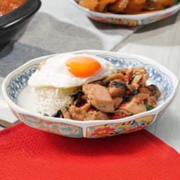 ข้าวกระเพราไก่ ไข่ดาว