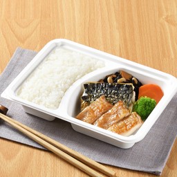 ปลาซาบะและไก่ย่างถ่าน