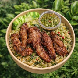 ข้าวผัดน้ำพริกหนุ่ม หมูหอมแดด น้ำพริกหนุ่มตำมือ 1 กระปุก