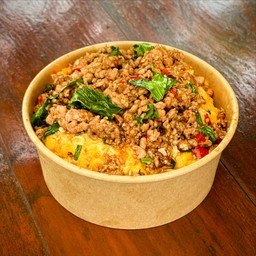 ข้าวไข้ข้นซอสกะเพรา