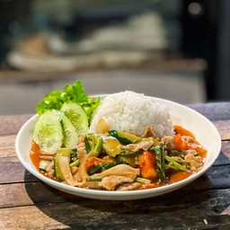 ข้าวหมูผัดเปรี้ยวหวาน🐷🥒