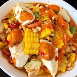 ส้มตำ ข้าวโพด ไข่เค็ม