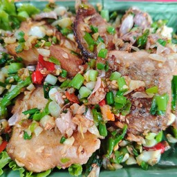 ปลากะพงคั่วพริกเกลือ