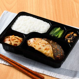 ปลากินดาระหมักซอสโชยุโคจิย่างถ่าน