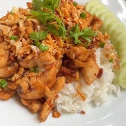 ข้าวไก่ทอดกระเทียม