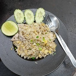 ขวัญ สามใบเถา