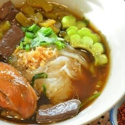 ก๋วยจั๊บหมูกรอบ (อาม่า) ตลาดราชพฤกษ์