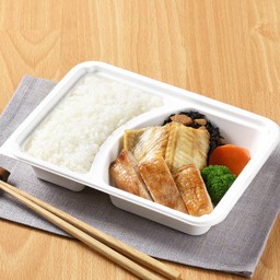 ปลาชิมาฮอกเกะและไก่ย่างถ่าน