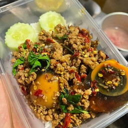 ข้าวกระเพราหมูสับ+ไข่เยี่ยวม้า