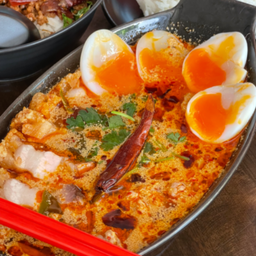 มาม่าต้มยำหมูกรอบ