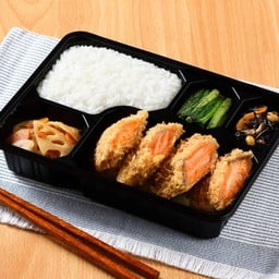 ปลาแซลมอนคลุกเกล็ดขนมปังทอด