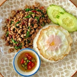 เพลาเพรา – กะเพราแท้ ผัดซอสสูตรเฉพาะ ดอนเมือง