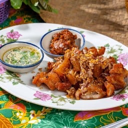 สามชั้นฉ่ำน้ำปลาทอด