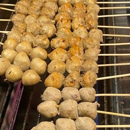 ลูกชิ้นปิ้ง&ไก่อบ กระต๊ากๆ