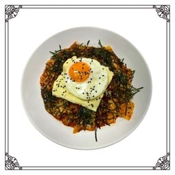 BUL GOM BOK KUEM YEON NO EGG FRIED NO CHEESEรามยอนผัดเผ็ดซอสเกาหลีไม่มีชีสไข่ดาว